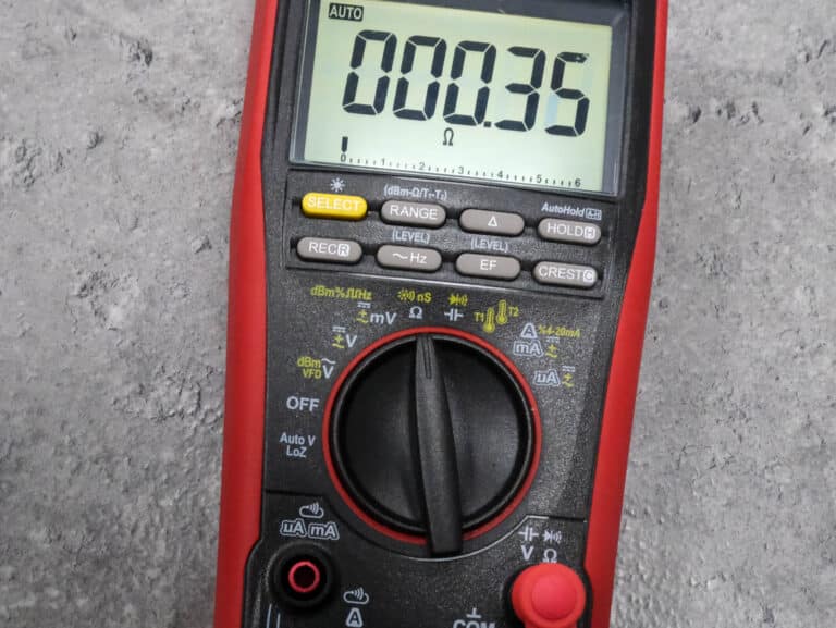 multimetr w warsztacie